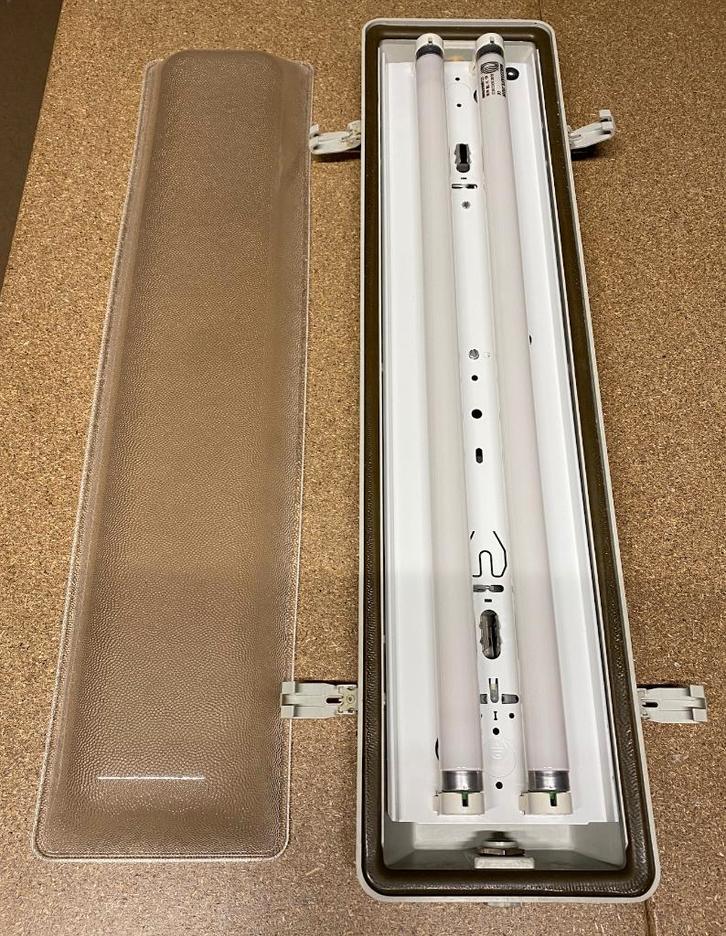 Slagvast TL Armatuur 18 Watt /70 cm lang met 2 TL Lampen, Huis en Inrichting, Lampen | Losse lampen, Nieuw, Ophalen of Verzenden