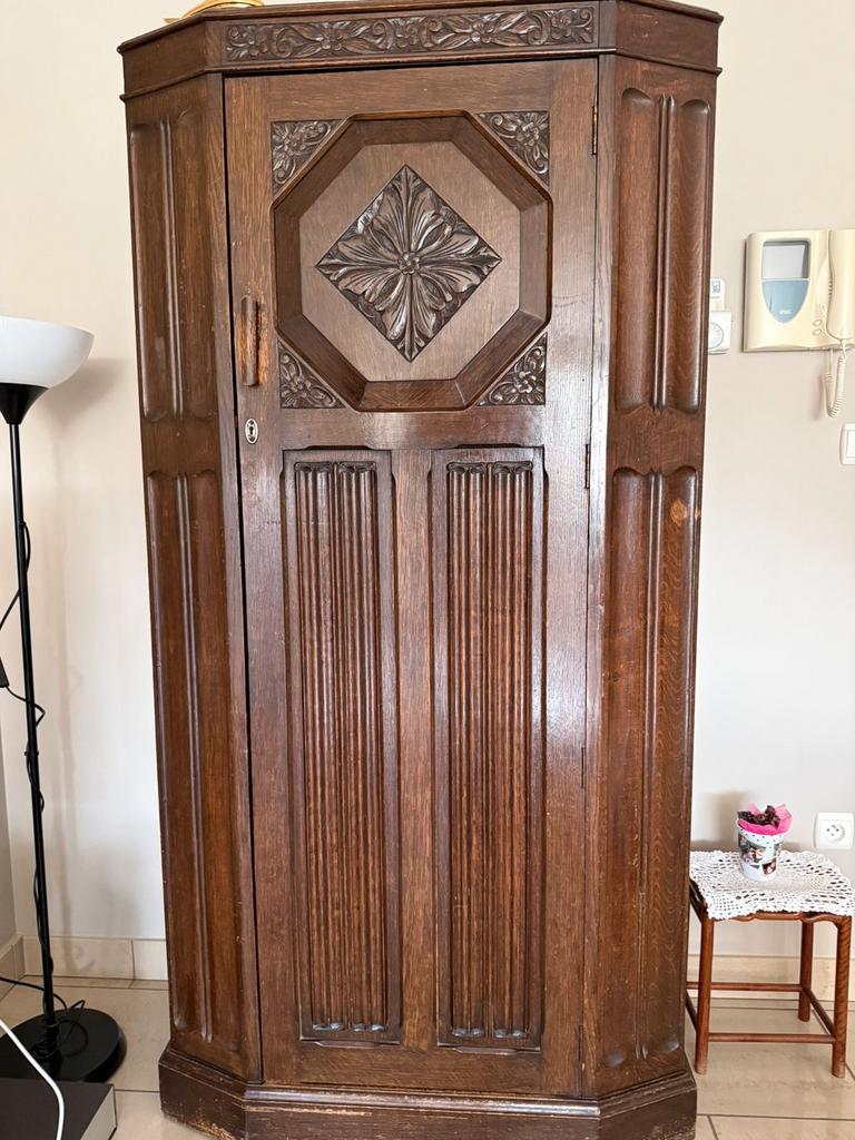 Armoire d'entrée ancienne, Enlèvement