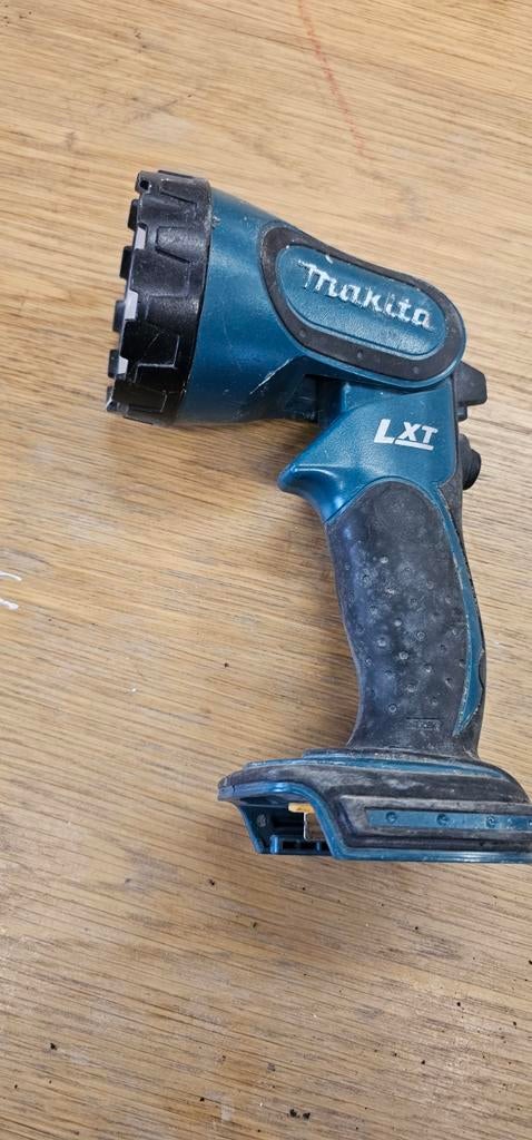 Lampe de chantier Makita DML185 18V LXT – sans batterie, Enlèvement ou Envoi, Utilisé, Moins de 50 watts, Lampe avec luminaire