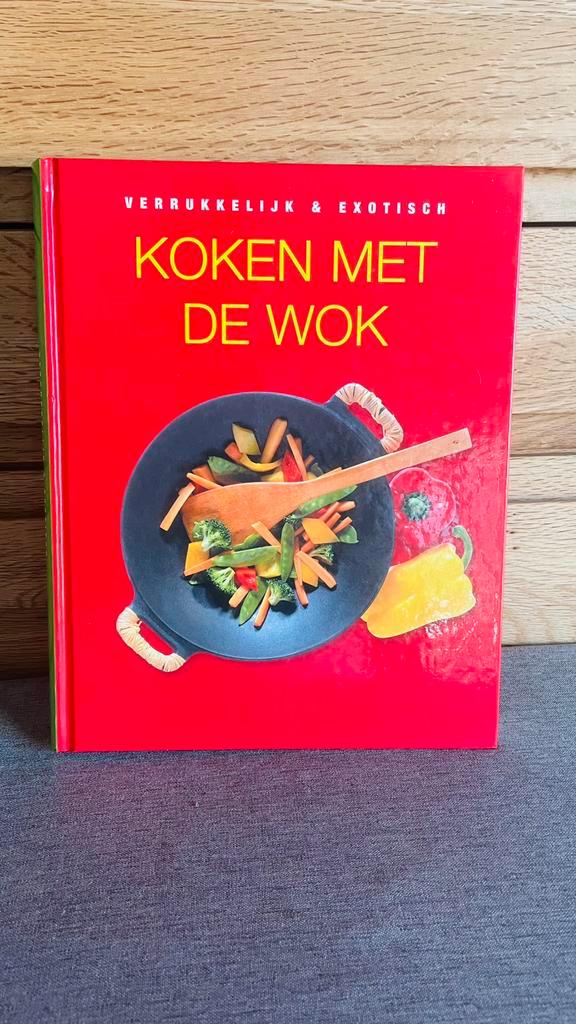 Kookboek: Koken met de wok - Meer dan 150 recepten, Livres, Livres de cuisine, Comme neuf, Plat principal, Asie et Oriental, Cuisine saine