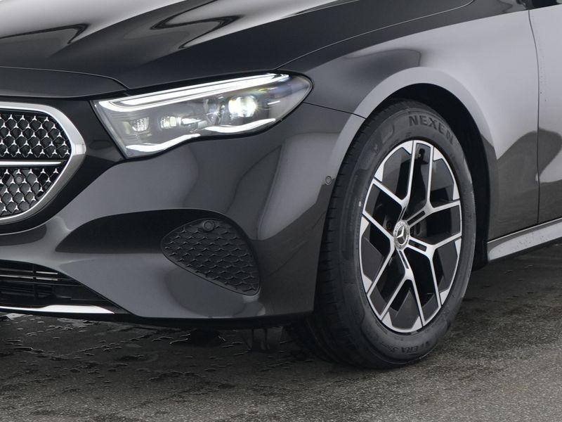 Mercedes-Benz E-klasse 200 Berline Luxury Line | Smartphone, Auto's, Automaat, 4 deurs, Gebruikt, Zwart