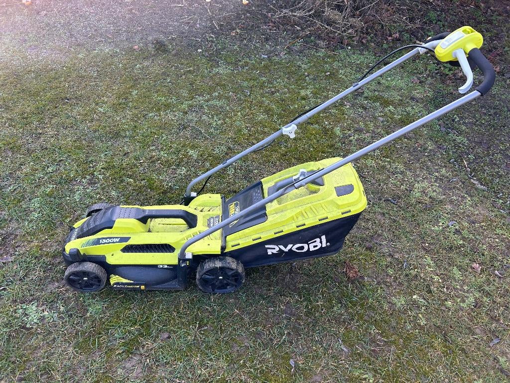 Petite tondeuse Ryobi 33cm diamètre, Jardin & Terrasse, Tondeuses à gazon, Démarrage électrique, Tondeuse rotative, Enlèvement