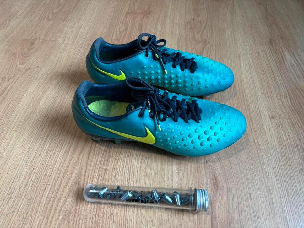 Voetbalschoenen ‘Nike Magista’ - ijzeren noppen - maat 40,5, Sport en Fitness, Voetbal, Ophalen, Zo goed als nieuw, Schoenen