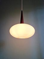 Suspension en teck et opaline, Louis Kalff, Philips, 1960, Antiquités & Art, Enlèvement ou Envoi