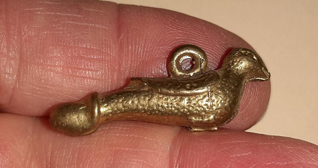 Vruchtbaarheidsbedeltje: vogel met een fallusstaart., Overige materialen, Verzenden, Zo goed als nieuw, Goud