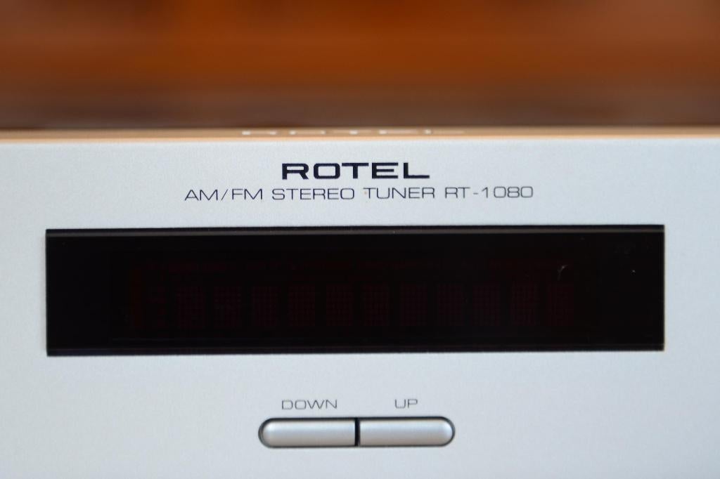 Rotel AM/FM Stereotuner voor de liefhebbers en verzamelaars, TV, Hi-fi & Vidéo, Tuners, Enlèvement, Comme neuf, Analogique