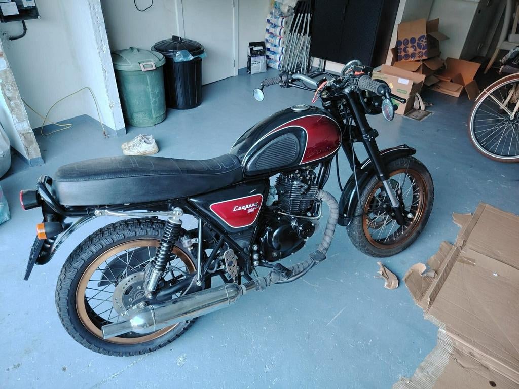 Moto bullit hunt black bordeaux., Ophalen