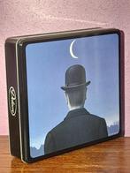 Boîte Métal Magritte – Lune, Collections, Enlèvement, Comme neuf