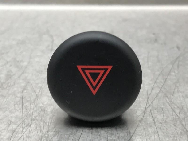 ALARMLICHTEN SCHAKELAAR Nissan Juke (F15) (01-2010/12-2019), Gebruikt, Nissan