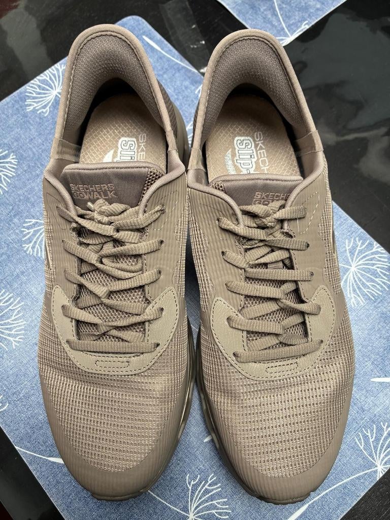 Sketchers nieuw 39, Ophalen