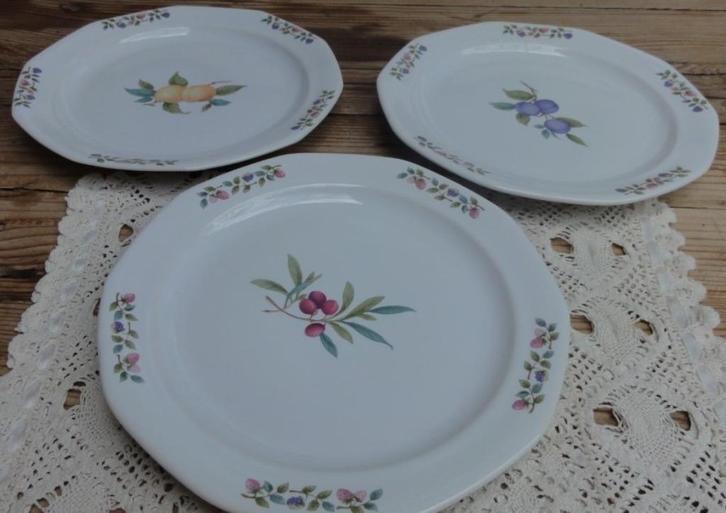 SALE 3 Franse bordjes met fruitmotief, Revol Mahé, Huis en Inrichting, Keuken | Servies, -, -, Ophalen of Verzenden, Zo goed als nieuw