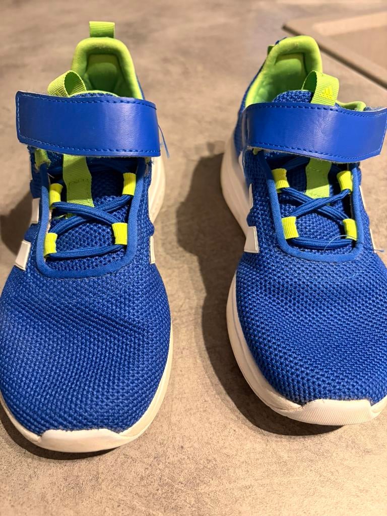Adidas cloudfoam, Kinderen en Baby's, Kinderkleding | Schoenen en Sokken, Gebruikt, Sportschoenen, Ophalen of Verzenden, Jongen
