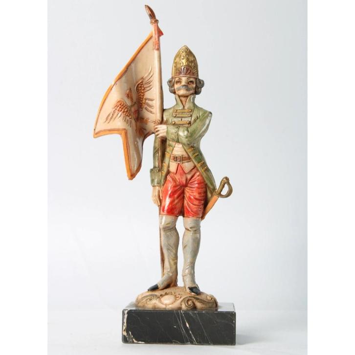 Italiaans soldaten beeldje met vlag – Carrara marmer, Antiek en Kunst, Antiek | Overige Antiek, Ophalen of Verzenden