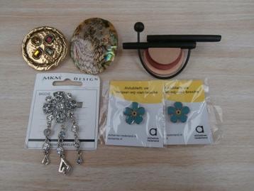 lot van 5 broche beschikbaar voor biedingen