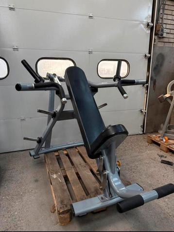 Matrix Incline Chestpress / Brustpresse / chest machine/aura beschikbaar voor biedingen