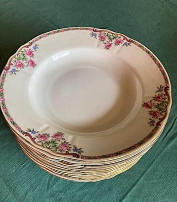 Antiek servies  beschikbaar voor biedingen