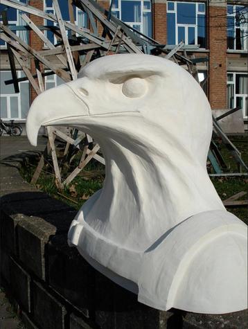 Beeldhouwwerk Eagleman beschikbaar voor biedingen