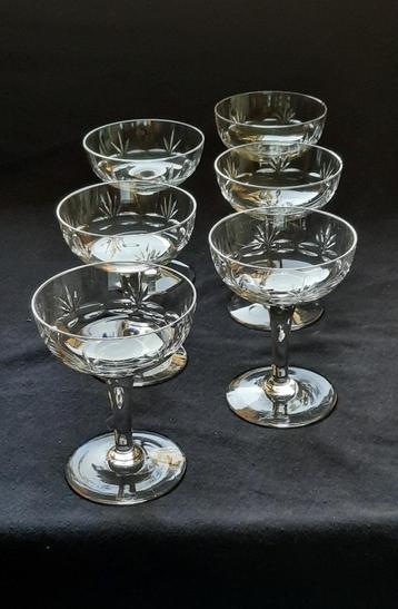 6 anciennes coupes en cristalin. beschikbaar voor biedingen