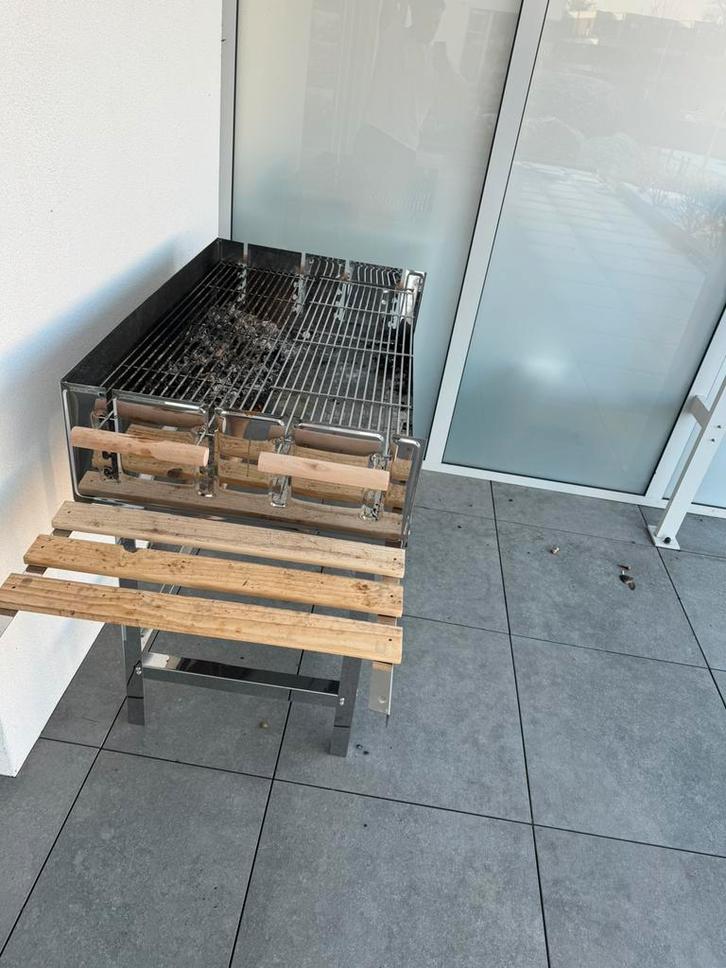 Houtskool bbq, Tuin en Terras, Houtskoolbarbecues, Zo goed als nieuw, Ophalen of Verzenden