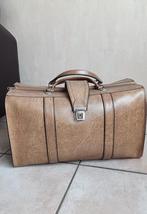 Retro reistas. Beige, Ophalen, Nieuw