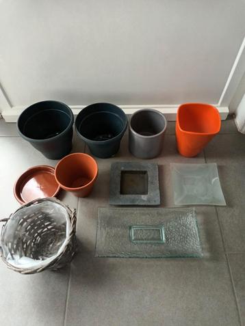 Bloempotten en glazen schaaltjes 10 stuks samen te koop . beschikbaar voor biedingen