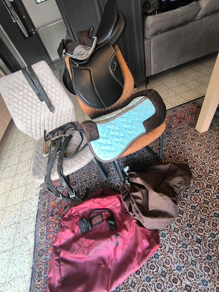 Paarden zadel +allerlei accessoires (fouganza), Dieren en Toebehoren, Paarden en Pony's | Verzorgingsproducten, Zo goed als nieuw