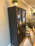 Zwarte vitrinekast, Huis en Inrichting, Kasten | Vitrinekasten, Ophalen, Zo goed als nieuw, Metaal