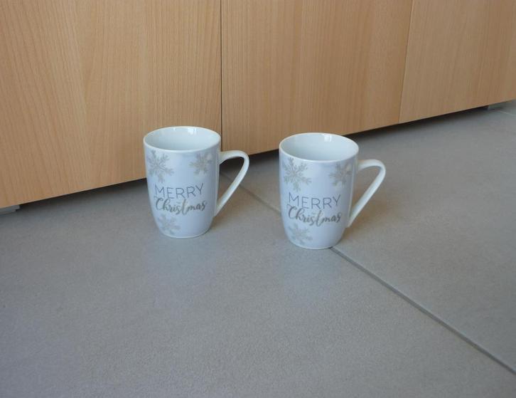 Set 2 wit blauwe ijskristallen mokken tassen Merry Christmas, Huis en Inrichting, Keuken | Servies, Ophalen of Verzenden