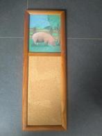 prikbord in houten kader; thema : varken, Utilisé, Envoi, Tableau d'affichage
