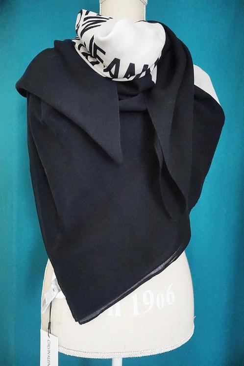 Foulard Calvin Klein Jeans. 130 cm x 130 cm., Vêtements | Femmes, Bonnets, Écharpes & Gants, Neuf, Écharpe, Envoi