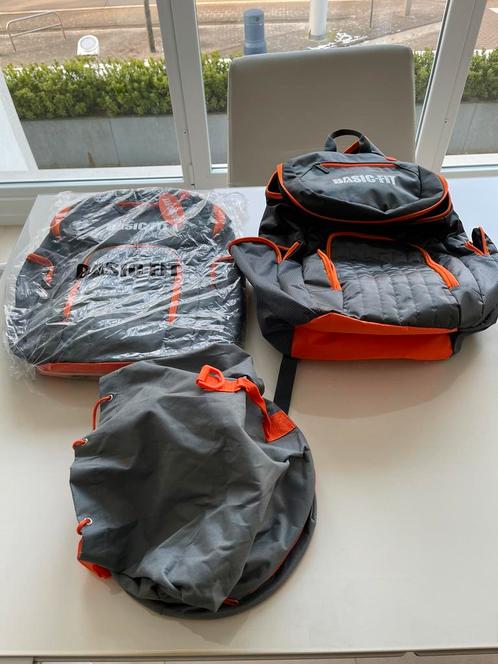 2 x Basic-Fit rugzak en een schoudertas, Handtassen en Accessoires, Tassen | Sporttassen, Nieuw, Ophalen
