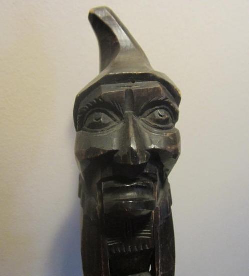 Casse-noisettes ancien en bois : sculpté à la main, Antiquités & Art, Antiquités | Autres Antiquités, Envoi