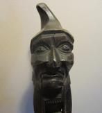 Casse-noisettes ancien en bois : sculpté à la main, Antiquités & Art, Envoi