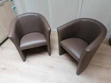 2 fauteuils beschikbaar voor biedingen