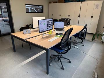 Bureau-eiland 4 desks beschikbaar voor biedingen