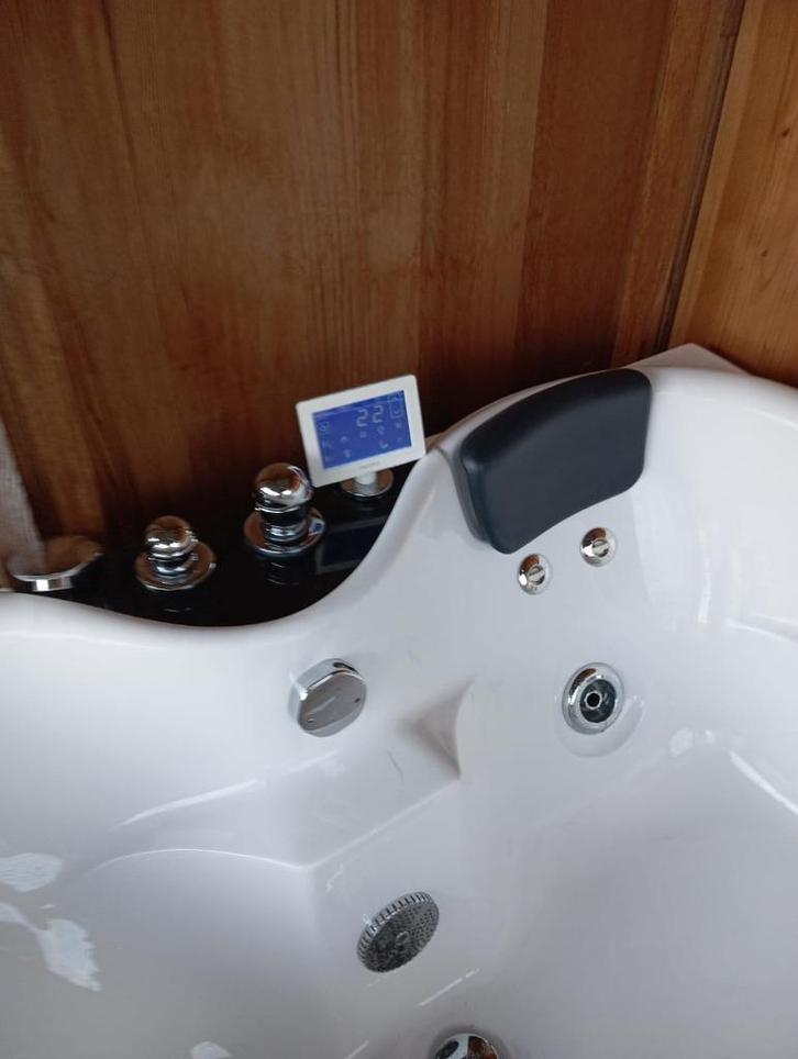 Bubbelbad in perfecte staat, Tuin en Terras, Bubbelbaden en Hottubs, Zo goed als nieuw, Vast, Ophalen