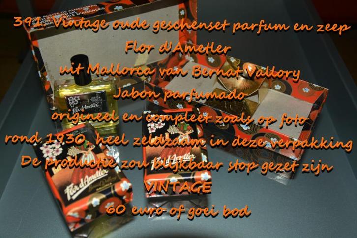391. Vintage oude geschenkset parfum en zeep , verzending in, Verzamelen, Parfumverzamelingen, Nieuw, Miniatuur, Gevuld, Verzenden