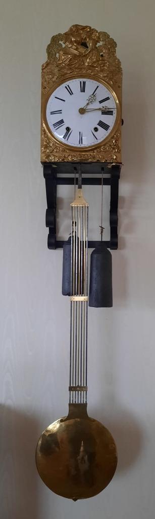Antieke Franse Comtoise klok uit 1860 beschikbaar voor biedingen