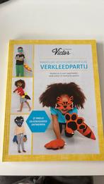 Boekje verkleedkleren naaien (La maison Victor), Ophalen, Zo goed als nieuw, Borduren en Naaien, La maison victor