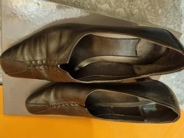 Pompschoenen 
38 
elegante zwarten beschikbaar voor biedingen