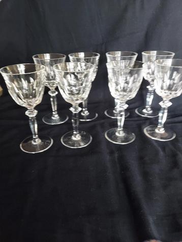 Exclusieve set van 8 Boheemse wijnglazen beschikbaar voor biedingen