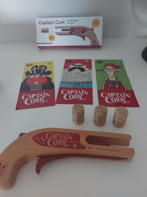 Pistolet de pirate en bois Captain Cork avec 3 bouchons., Enfants & Bébés, Jouets | Jouets en bois, Comme neuf, Enlèvement ou Envoi