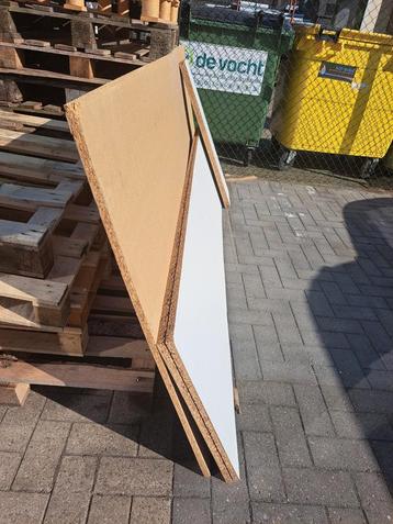 Spaanplaten (overschot) beschikbaar voor biedingen