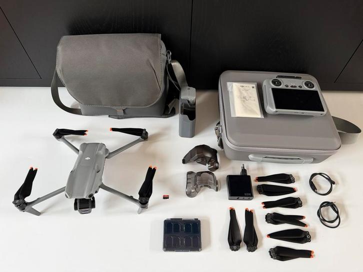 DJI Air 3+Smart controller 2 | FMC 2 accu | nieuwstaat, Audio, Tv en Foto, Drones, Zo goed als nieuw, Drone met camera, Ophalen of Verzenden