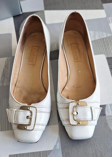Schoenen GABOR.  Wit Lak. Maat 6 (ongeveer 39) beschikbaar voor biedingen