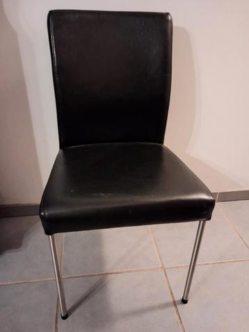 GRATIS 3 stoelen beschikbaar voor biedingen