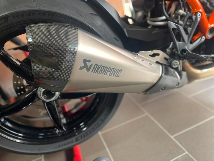 Akrapovic titanium koolstofdemper — KTM SuperDuke 1390 R, Motoren, Onderdelen | Merk-onafhankelijk, Nieuw, Ophalen of Verzenden