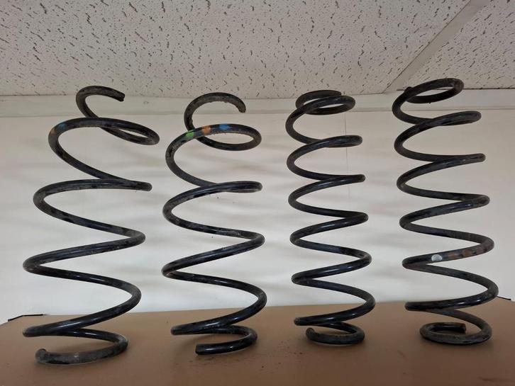 Originele gebruikte set veren Vw Golf 4 1.2TSi/1.4/1.6/1.6Bi, Auto-onderdelen, Ophanging en Onderstel, Gebruikt, Ophalen of Verzenden