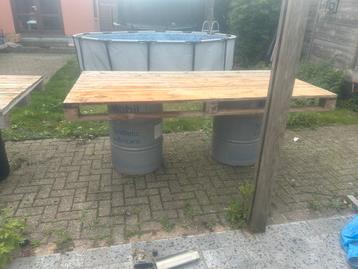 Buitentafel beschikbaar voor biedingen