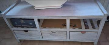 Bijzetkastje beschikbaar voor biedingen